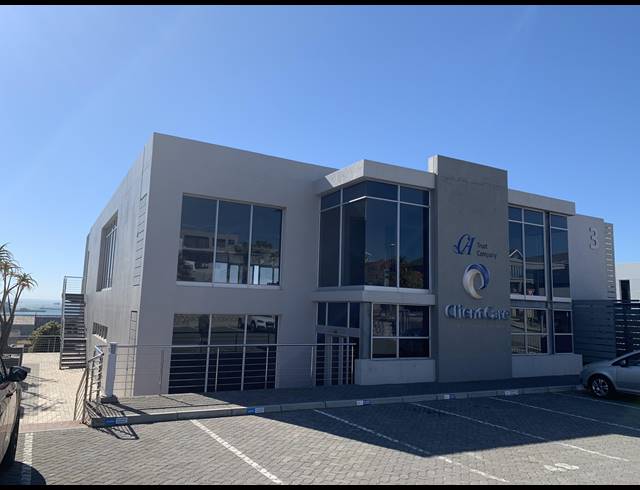 400M² BUSINESS CENTRE TO LET IN SOUTH END